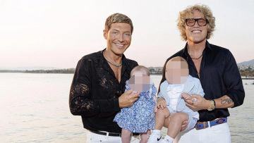 Ευάγγελος Μπούσης και Πίτερ Ντούντας: Από την επιθυμία για παιδιά, στη βάφτιση στη Βουλιαγμένη