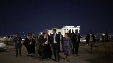 Την Ακρόπολη επισκέφθηκε ο Σαουδάραβας πρίγκιπας Μοχάμεντ Μπιν Σαλμάν - Δείτε φωτογραφίες