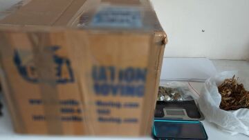 Παρέλαβε δέμα με ενάμισι κιλό κάνναβης στην Κέρκυρα