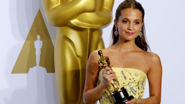 Alicia Vikander: «Ήμουν στο απόγειο της φήμης μου αλλά ένιωθα λύπη και μοναξιά»