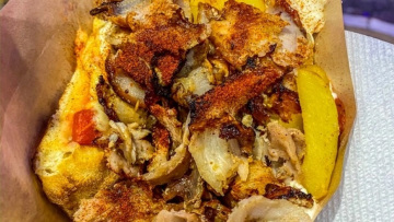 Το πιτσόγυρο είναι το βολιώτικο τυλιχτό που ξεπερνά τη λογική