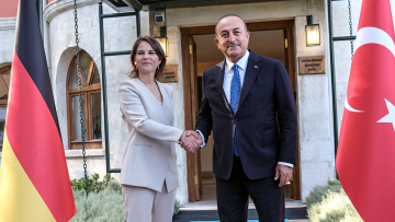 Το σόου Τσαβούσογλου και το «stop» της Μπέρμποκ - «Ευρωπαϊκά τα σύνορα της Ελλάδας»