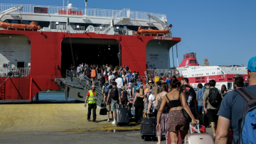 Αδειάζει η Αθήνα - Φεύγουν οι αδειούχοι του Αυγούστου