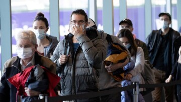 Κορωνοϊός: Όλα δείχνουν ότι θα μας απασχολήσει και τον φετινό χειμώνα - Πώς θα εξελιχθεί η πανδημία