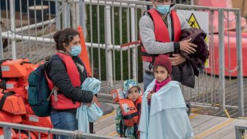 Βρετανία: Σχεδόν 700 μετανάστες διέσχισαν σε μία ημέρα τη Μάγχη με μικρά πλεούμενα