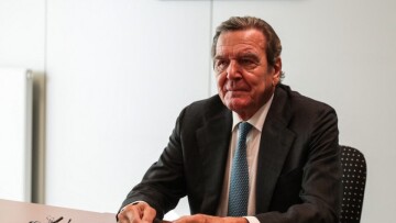 Πόλεμος στην Ουκρανία - Σρέντερ: Προτείνει ως «λύση» την ένοπλη ουδετερότητα χωρίς ένταξη στο ΝΑΤΟ