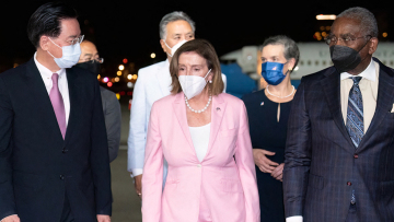 «Παίζουν με τη φωτιά» ΗΠΑ-Κίνα μετά την επίσκεψη Πελόζι