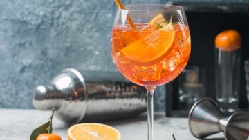 Aperol Spritz: Απλά tips για να το πετυχαίνετε πάντα- ποια είναι τα πιο συχνά λάθη στην παρασκευή του