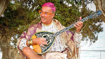 Λάκης Γαβαλάς: Έγινε 70 και το γιόρτασε στην Πάρο