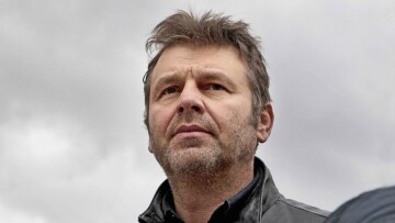 Απόστολος Γκλέτσος: «Έχω υπάρξει θύμα τροχαίου με αγριογούρουνα»