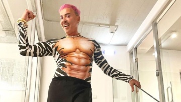 Λάκης Γαβαλάς: Χορεύει τη «Λίμνη των κύκνων»