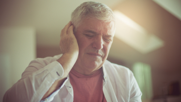 Έρευνα: Πάνω από 740 εκατομμύρια άνθρωποι στον κόσμο ακούνε ένα βουητό στα αυτιά τους