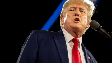 Ο Τραμπ αρνείται ότι πετούσε έγγραφα στις τουαλέτες του Λευκού Οίκου