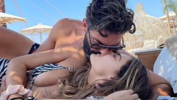 Βρισηίδα Ανδριώτου και Σπύρος Μαρτίκας ερωτευμένοι στη Μύκονο