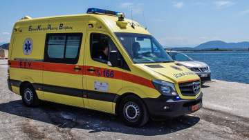 Άνδρος: «Γιατί μου κόψανε το χέρι;» - Τα πρώτα λόγια του 15χρονου μετά τον τραυματισμό του από ταχύπλοο