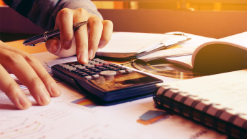 Κρατικά χρέη ύψους 3,36 δισ. ευρώ κρατούν σε αναμονή χιλιάδες πολίτες και επιχειρήσεις