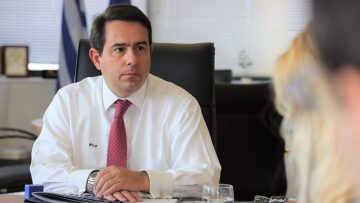 Μηταράκης: Σε πολύ καλή κατάσταση οι 38 μετανάστες που εντοπίστηκαν στον Έβρο