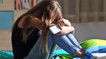 Bullying: «Τη φώναζε πελεκάνο, χοντρέλα και γυαλάκια» - Στο σκαμνί διευθύντρια σχολείου και πρώην μαθητής 