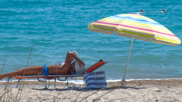 Καιρός: Έρχεται καύσωνας με 42άρια έως την Κυριακή - Αυξημένος κίνδυνος πυρκαγιών