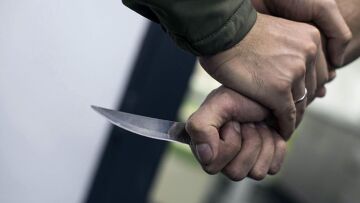 Ηράκλειο: Βγήκαν τα μαχαίρια σε πανηγύρι στο Καστέλι - Πώς ξέσπασε ο τσακωμός με τα δύο αδέλφια, το χρονικό