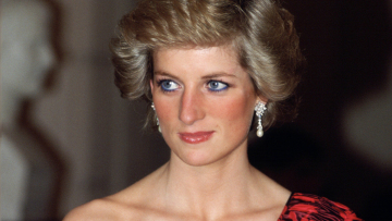 Η πριγκίπισσα Νταϊάνα τράνταξε το «κλουβί» της μοναρχίας, λέει η βιογράφος της βασίλισσας