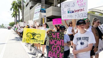 ΗΠΑ: Στη Δυτική Βιρτζίνια υιοθετήθηκε νομοσχέδιο που σχεδόν απαγορεύει τις αμβλώσεις