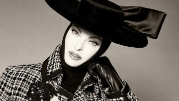 Λίντα Εβαντζελίστα: «Αυτό δεν είναι το πηγούνι και ο λαιμός μου» λέει για την τελευταία της φωτογράφιση