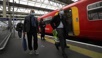 Βρετανία: Απεργιακός «πυρετός» λόγω πληθωρισμού - «Παραλύουν» σιδηρόδρομοι, ταχυδρομεία και λιμάνια