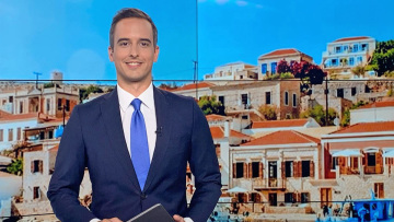 Νικήτας Κορωνάκης: Άκουσε τη Ματίνα Παγώνη και έβγαλε τη γραβάτα στην τελευταία εκπομπή του καλοκαιριού