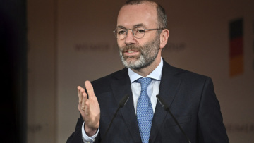 Βέμπερ για το τέλος της ενισχυμένης εποπτείας: Συγχαρητήρια στον Κυριάκο Μητσοτάκη για την ηγετική του ικανότητα