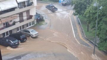 Κακοκαιρία: Επελαύνει και στη Βόρεια Ελλάδα - «Ποτάμια» οι δρόμοι σε Πολύγυρο και Χορτιάτη (βίντεο)