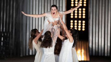 Συγκίνησε η Ιφιγένεια Εν Αυλίδι στην Επίδαυρο