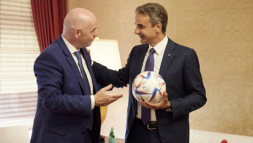 Μητσοτάκης: Συναντήθηκε με τον πρόεδρο της FIFA, Ινφαντίνο στο Κατάρ