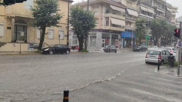 Ισχυρό μπουρίνι έπληξε τα Ιωάννινα - Δείτε βίντεο