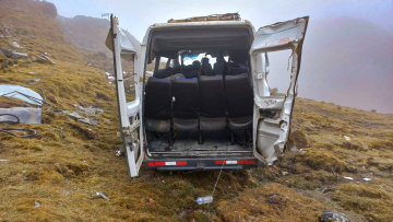 Περού: Γιος στελέχους του ΚΚΕ o ένας τραυματίας του λεωφορείου που έπεσε στον γκρεμό