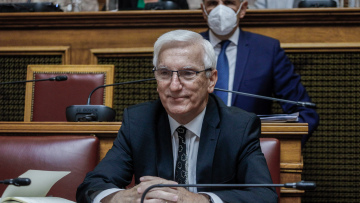 Πηγές ΣΥΡΙΖΑ: «Μετά τις ομολογίες Οικονόμου - Δεμίρη, ο Μητσοτάκης να πει ποιους άλλους πολιτικούς παρακολουθούσε»