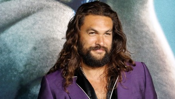 Τζέισον Μομόα:« Θρηνεί» τους χαμένους του κοιλιακούς