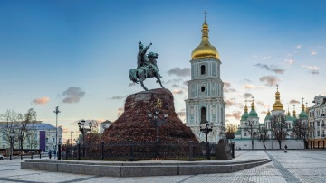 Πόλεμος στην Ουκρανία: Σειρήνες στο Κίεβο για νέα ρωσική επιδρομή εν μέσω επίσκεψης Στάρμερ