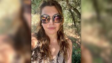 Καίτη Γαρμπή: Η τραγουδίστρια κάνει βόλτα στο δάσος