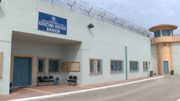Μαχαίρια, κινητά και άλλα απαγορευμένα αντικείμενα βρήκαν οι αστυνομικοί στις φυλακές Χανίων