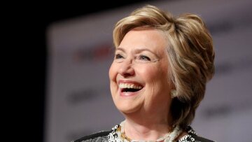 Η Χίλαρι Κλίντον στηρίζει τη Σάνα Μαρίν «συνέχισε να χορεύεις»,  «σε ευχαριστώ» απαντά η Φινλανδή πρωθυπουργός