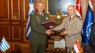 Στην Αίγυπτο ο αρχηγός ΓΕΕΘΑ: Υπογραφή πρωτοκόλλου συνεργασίας στον τομέα στρατιωτικής εκπαίδευσης