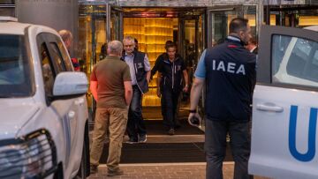 Η Ουκρανία κατηγορεί τη Μόσχα ότι βομβάρδισε την πόλη όπου βρίσκεται ο πυρηνικός σταθμός της Ζαπορίζια