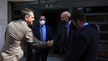 Τσίπρας: «Να κάνει άμεσα έρευνα η ΑΔΑΕ για το αν και πόσοι ακόμα βουλευτές παρακολουθούνται»