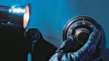  Βόλος: «Φιλότιμος» κλέφτης επέστρεψε 8.000 ευρώ μετά από κλοπή χρηματοκιβωτίου