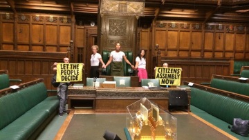 Υπόσχεση από το Extinction Rebellion: «Τέρμα οι ακτιβισμοί που αναστατώνουν, ελάχιστα πράγματα άλλαξαν»