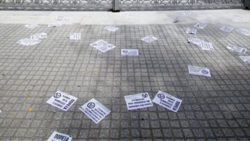 Τρικάκια έξω από το σπίτι του Κωστή Χατζηδάκη 