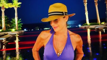 Άννα Βίσση: Η τραγουδίστρια έκανε νυχτερινό μπάνιο στην Κύπρο
