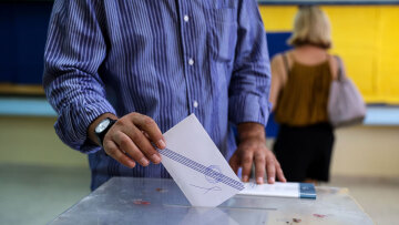 Πόρτα αλλαγής του εκλογικού νόμου άνοιξε η κυβέρνηση