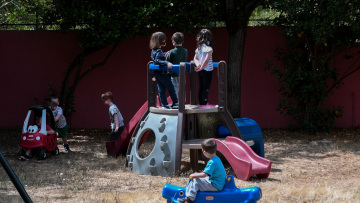 Υπουργείο Εργασίας: 10 χρήσιμες ερωταπαντήσεις για τους βρεφονηπιακούς σταθμούς και τα vouchers